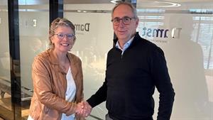 Wilma Bloot, CEO of Modiform, and on the right Gijs van den Broek